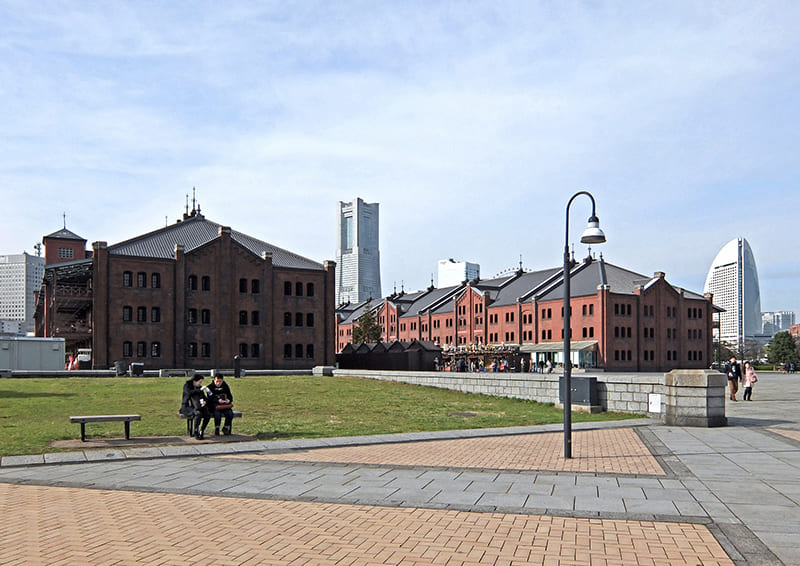 요코ฮ라마 아카렌가 창고