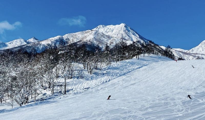 아카쿠라 온천 스키장