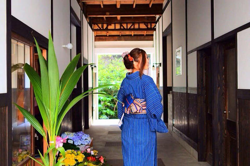 우츠쿠시야 히가시무라 고복점