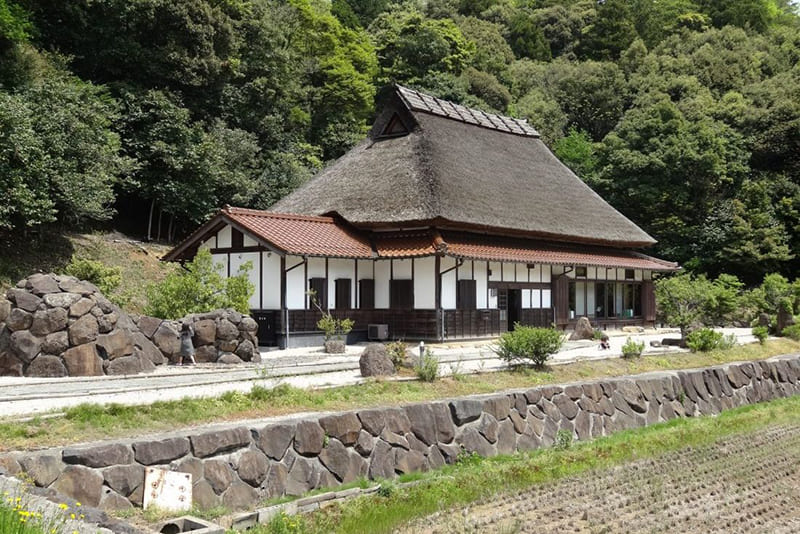八雲かやぶき交流館