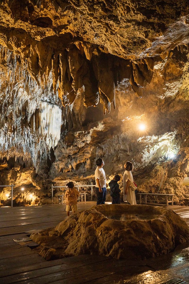 CAVE OKINAWA (ถ้ำหินงอกหินย้อยลึกลับ)